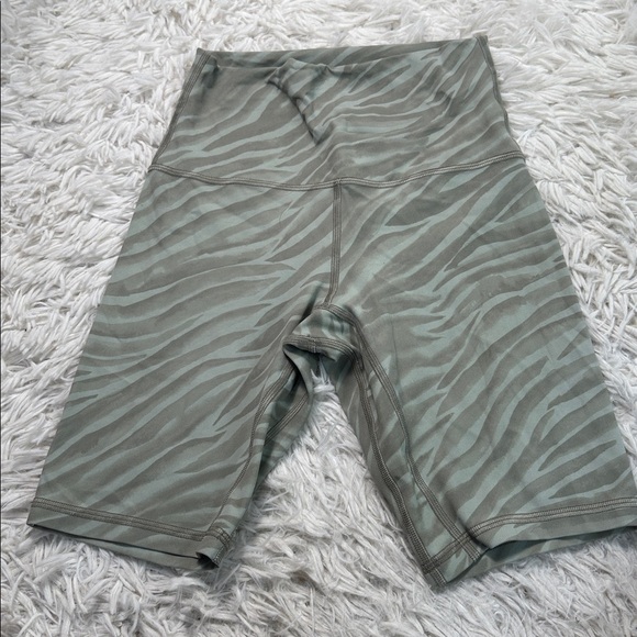 Lululemon Align Short 8" Le Tigre Camo Green Fern Multi - Picture 1 of 5
